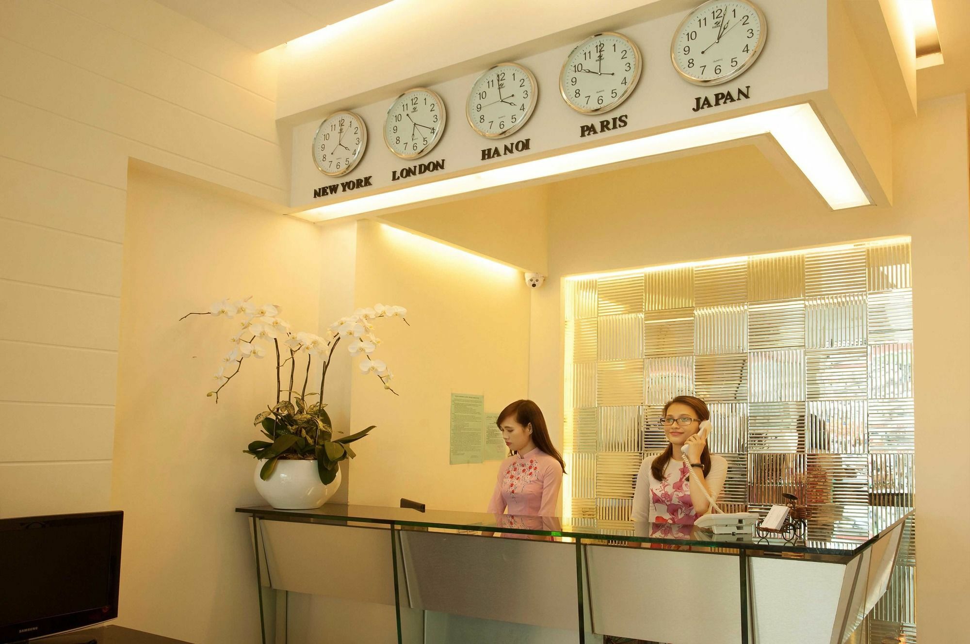 The One Premium Hotel Хошимін Екстер'єр фото