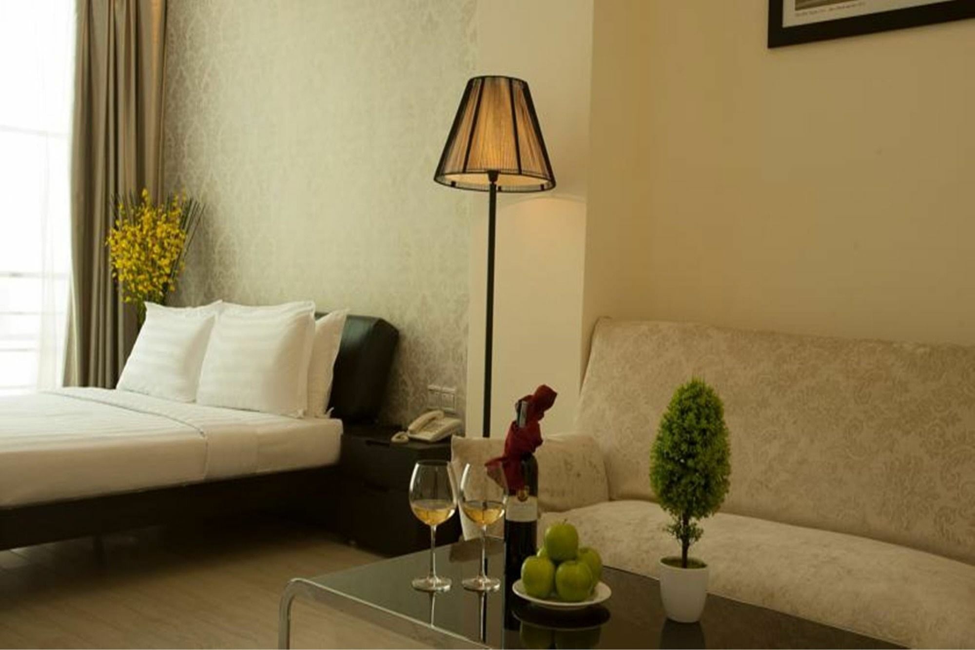 The One Premium Hotel Хошимін Екстер'єр фото