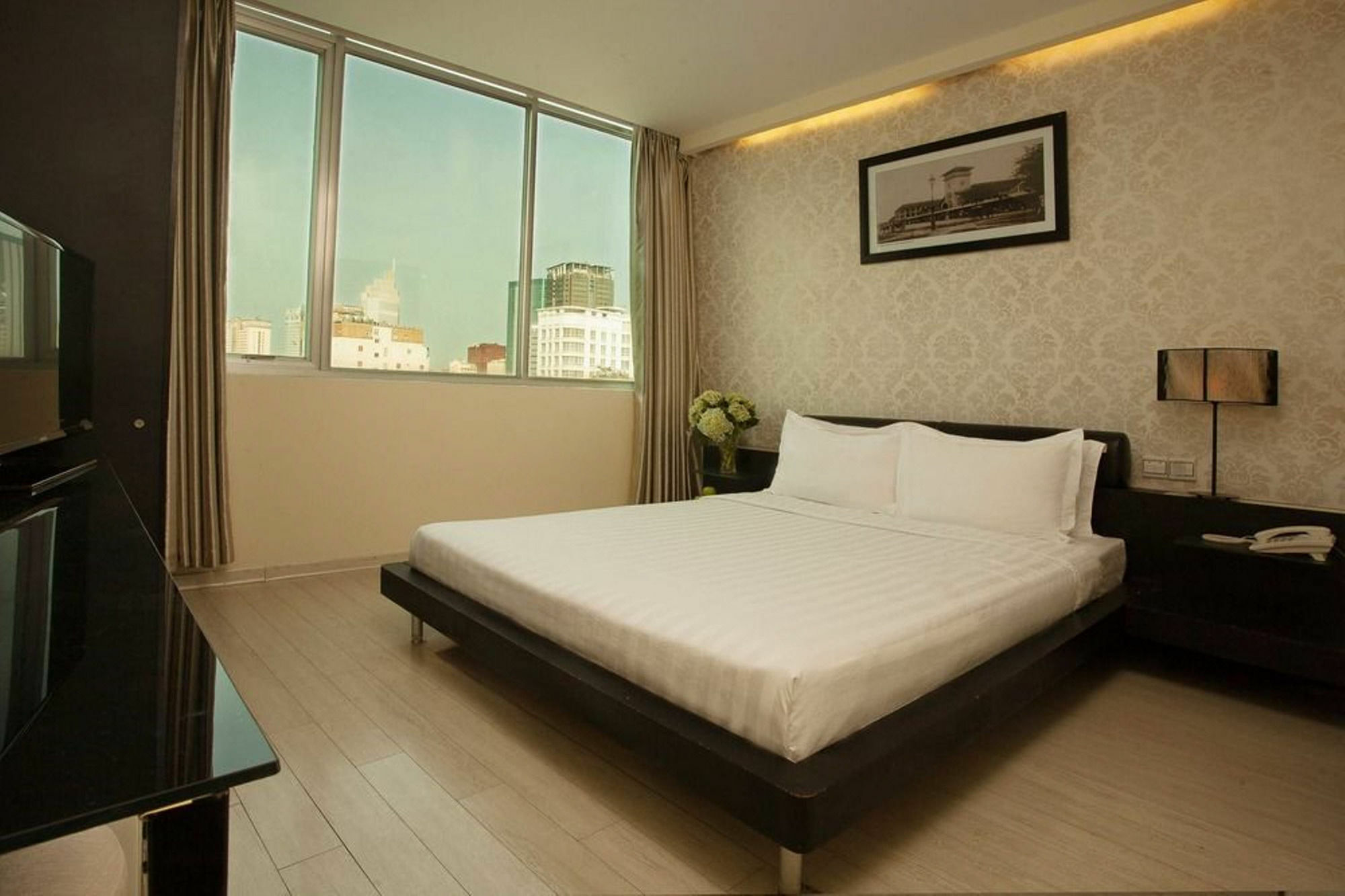 The One Premium Hotel Хошимін Екстер'єр фото